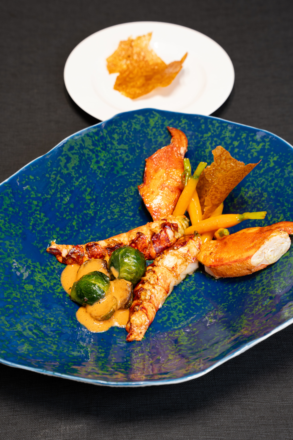 Homard « cruit » sur le corail, la carotte autour, des petits choux pour saucer 210 €