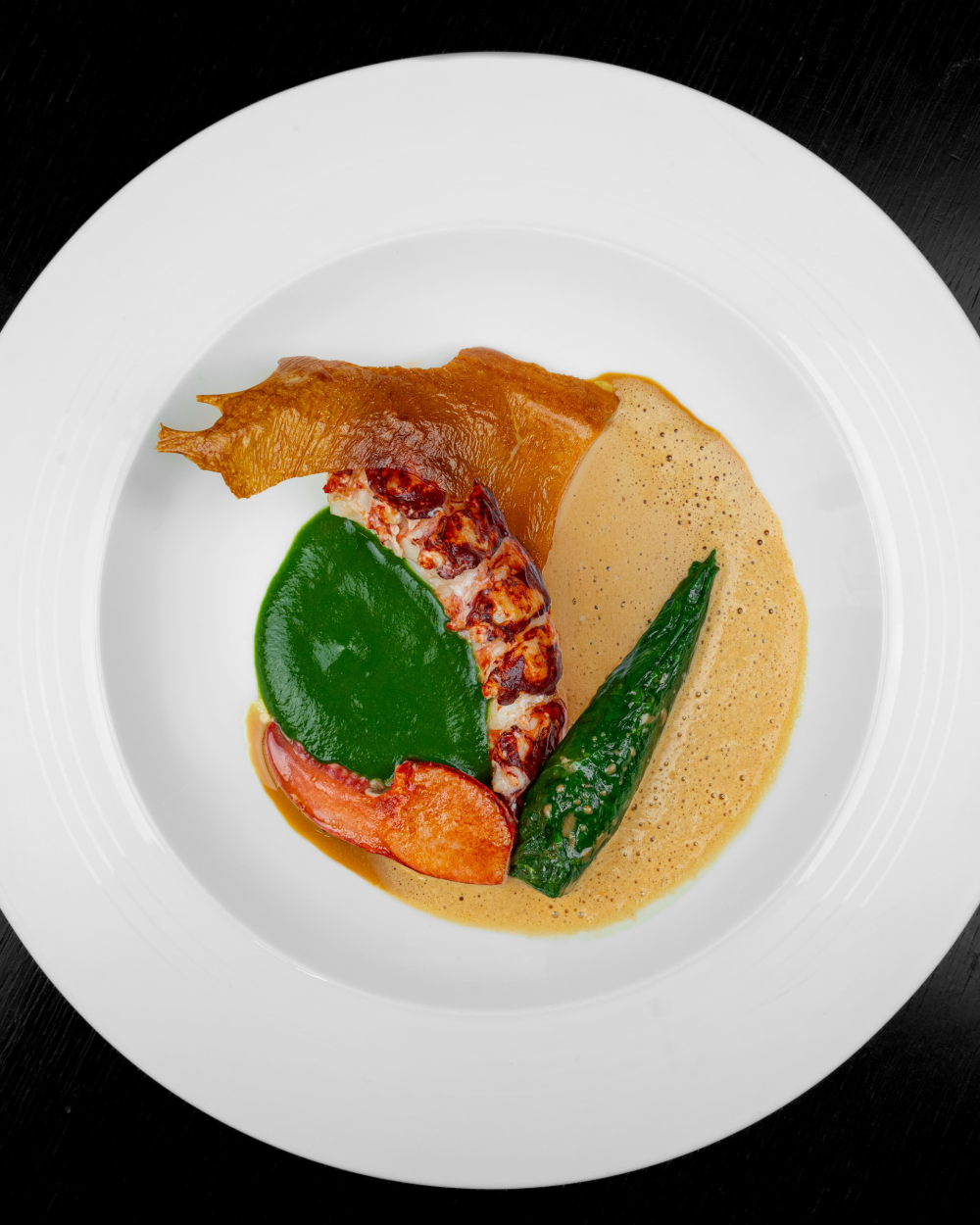 {"fr":"Homard \u00ab cruit \u00bb sur le corail, la laitue brais\u00e9e pour saucer, un \u00ab cuir \u00bb de homard","en":"\u2018Raw and cooked\u2019 lobster on lobster coral, braised lettuce, lobster \u2018leather\u2019","zh":"\u4f4e\u6e29\u6cb9\u6d78\u9f99\u867e\u4f50\u73ca\u745a\u9171\uff0c\u7116\u751f\u83dc\u53ca\u9f99\u867e\u8106\u7247","ja":"\u534a\u751f\u4ed5\u7acb\u3066\u306e\u30aa\u30de\u30fc\u30eb\u6d77\u8001\u3092\u30b3\u30e9\u30a4\u30e6\u30bd\u30fc\u30b9\u306b\u306e\u305b\u3066\u3000\u30ec\u30bf\u30b9\u306e\u30d6\u30ec\u30bc\u3068\u30aa\u30de\u30fc\u30eb\u306e\u30c1\u30e5\u30a4\u30eb","ko":"\uc0b0\ud638 \uc704 \u2018\ubc18\uc0dd\u2019 \ub78d\uc2a4\ud130, \uc18c\uc2a4\uc5d0 \uc801\uc2e4 \ube0c\ub808\uc774\uc988\ub4dc \ub85c\uba54\uc778, \ub78d\uc2a4\ud130 \u2018\uce69\u2019","ru":"\u041e\u043c\u0430\u0440 \u0441\u044b\u0440\u043e\u0432\u0430\u0440\u0435\u043d\u044b\u0439 \u0441 \u043a\u043e\u0440\u0430\u043b\u043b\u043e\u043c, \u0441\u0430\u043b\u0430\u0442-\u043b\u0430\u0442\u0443\u043a \u0442\u0443\u0448\u0451\u043d\u044b\u0439 \u0434\u043b\u044f \u0441\u043e\u0443\u0441\u0430, \u00ab\u043a\u043e\u0436\u0430\u00bb \u043e\u043c\u0430\u0440\u0430"}