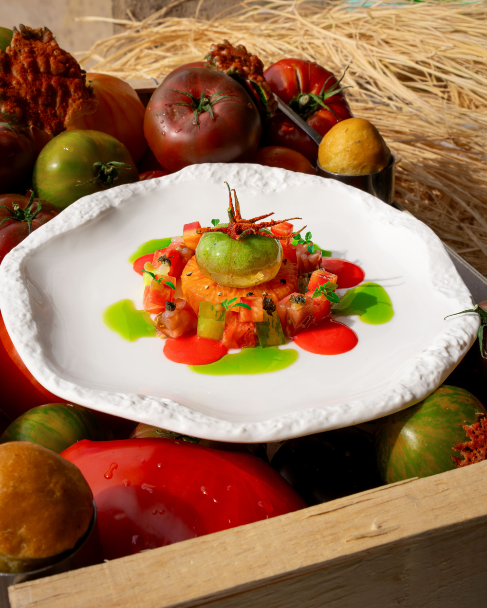 {"fr":"La tomate qui s\u2019\u00e9clate dans les couleurs, du v\u00e9g\u00e9tal croustillant","en":"Bursting tomato, crispy leaf","zh":"\u4e94\u5f69\u756a\u8304\u835f","ja":"\u8272\u5f69\u306f\u3058\u3051\u308b\u30c8\u30de\u30c8","ko":"\ub2e4\uc591\ud55c \uc0c9\uc0c1\uc758 \ud1a0\ub9c8\ud1a0 \uc694\ub9ac","ru":"\u041f\u043e\u043c\u0438\u0434\u043e\u0440 \u0432\u043e \u0432\u0441\u0435\u0439 \u043a\u0440\u0430\u0441\u0435, \u0445\u0440\u0443\u0441\u0442\u044f\u0449\u0430\u044f \u0437\u0435\u043b\u0435\u043d\u044c"}
