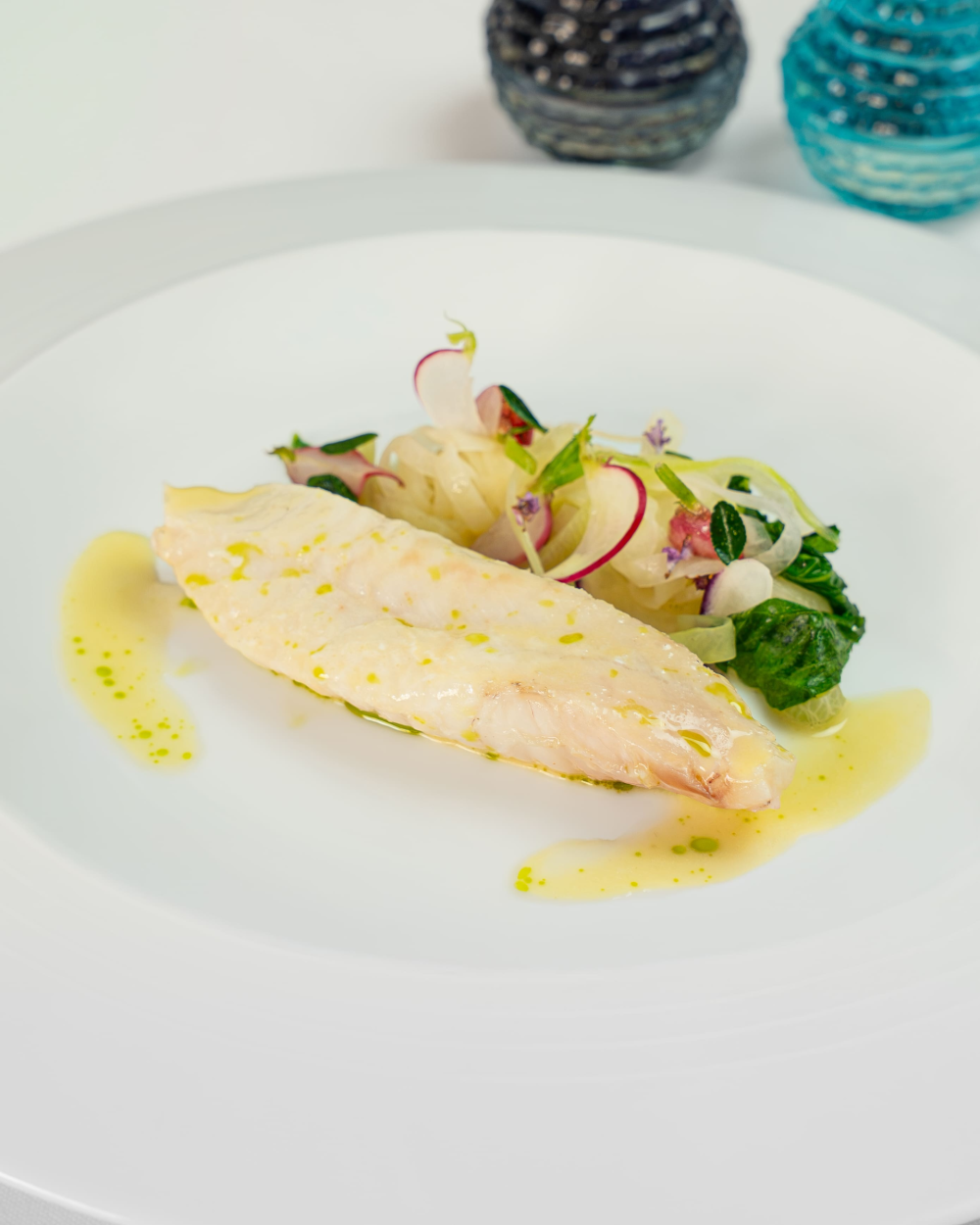Saint-Pierre cuit sur l’arête à la feuille de figuier, « légumes arrachés », jus acidulé 195 €