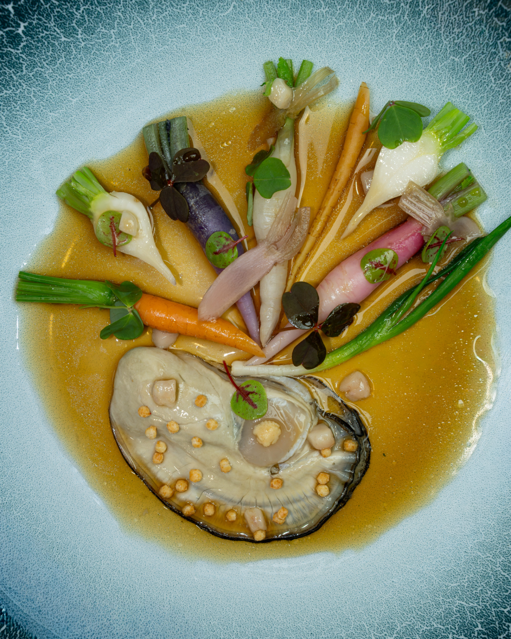 Grosses huîtres en pot-au-feu, l’iode en gribiche 145 €