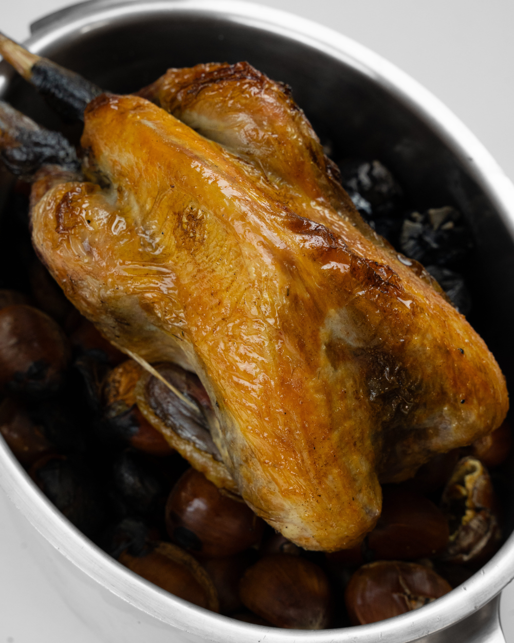 Pintade fermière « pochée-rôtie », goût de châtaignes grillées, salsifis et sumac 185 €